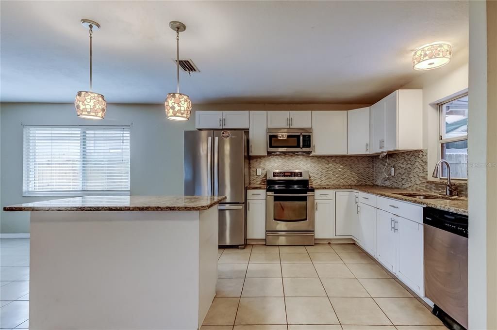 For Sale: $425,000 (3 beds, 2 baths, 1659 Square Feet)