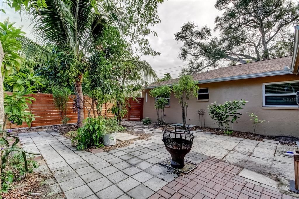 For Sale: $425,000 (3 beds, 2 baths, 1659 Square Feet)