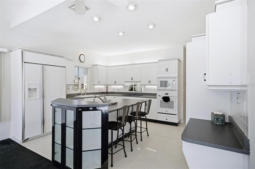 На продажу: $650,000 (4 спален, 2 ванн, 2626 Квадратных фут)