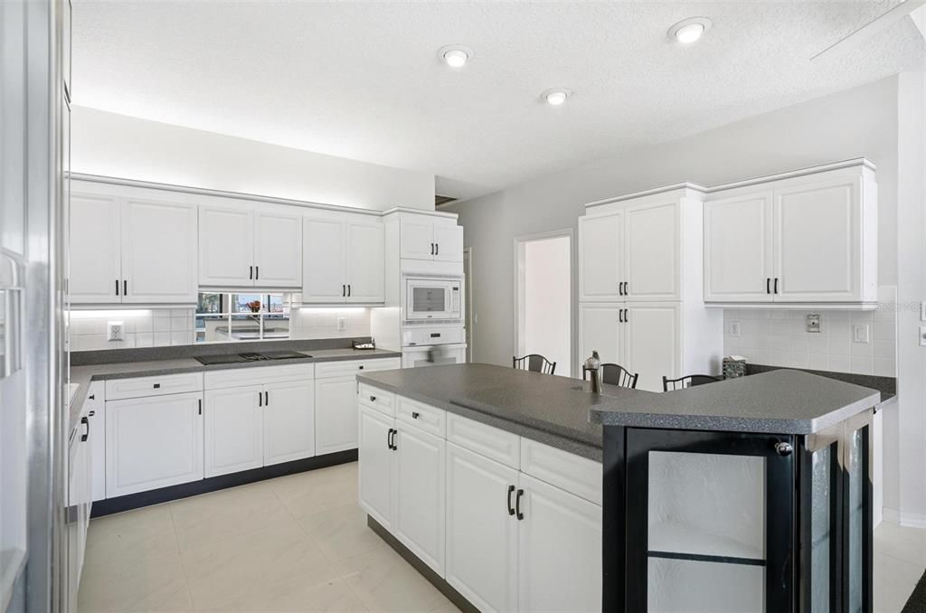 На продажу: $650,000 (4 спален, 2 ванн, 2626 Квадратных фут)