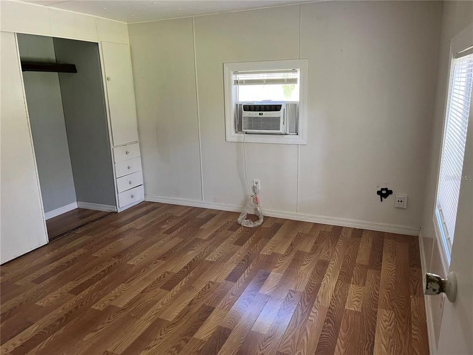 For Sale: $179,900 (2 beds, 2 baths, 1048 Square Feet)