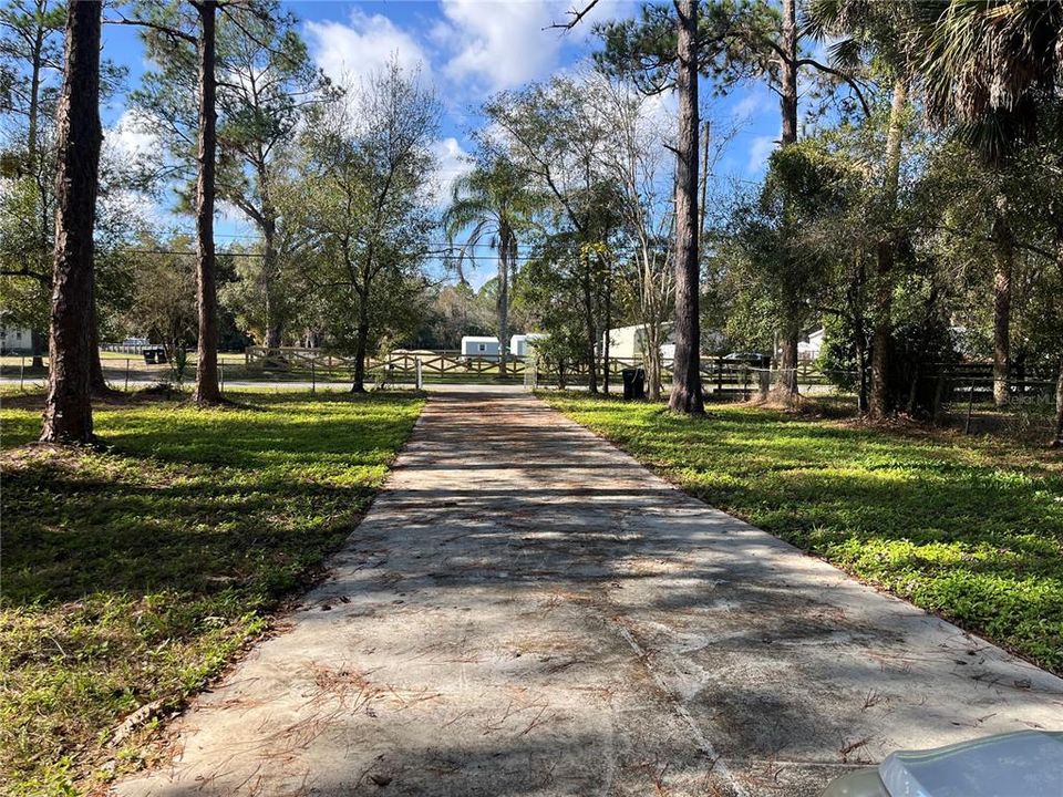 For Sale: $179,900 (2 beds, 2 baths, 1048 Square Feet)