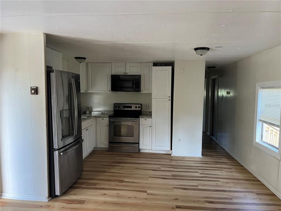 For Sale: $179,900 (2 beds, 2 baths, 1048 Square Feet)