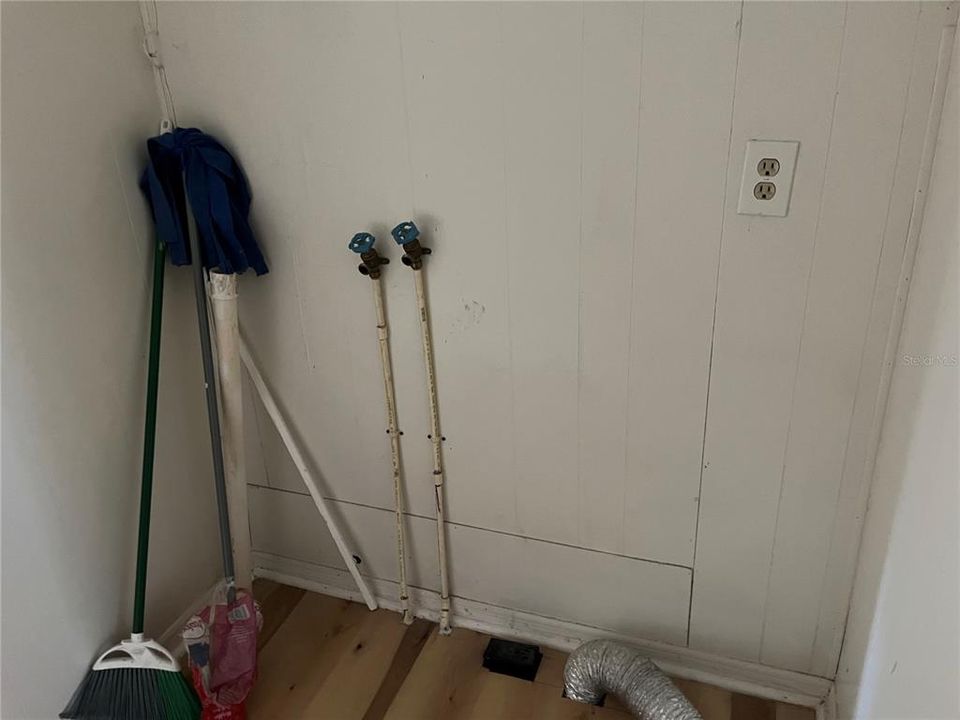 For Sale: $179,900 (2 beds, 2 baths, 1048 Square Feet)