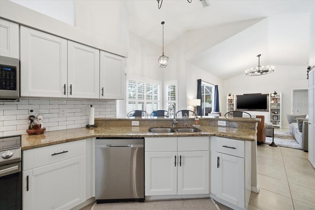 На продажу: $650,000 (4 спален, 3 ванн, 1922 Квадратных фут)