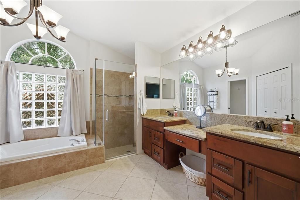 На продажу: $650,000 (4 спален, 3 ванн, 1922 Квадратных фут)