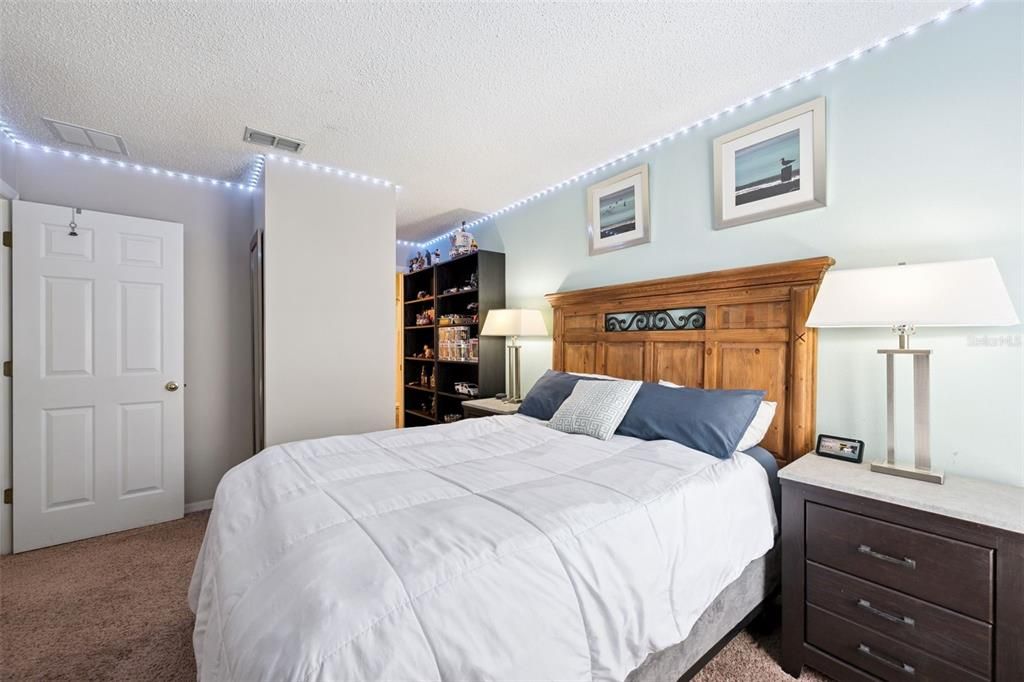 На продажу: $469,990 (4 спален, 3 ванн, 1960 Квадратных фут)