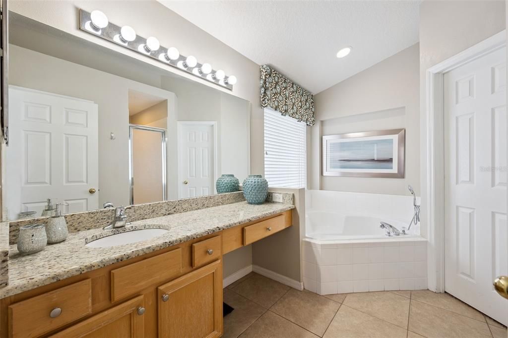 На продажу: $469,990 (4 спален, 3 ванн, 1960 Квадратных фут)