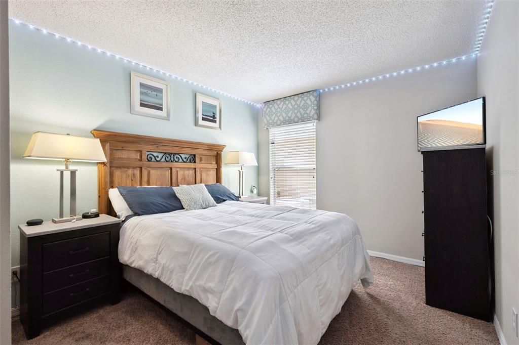 На продажу: $469,990 (4 спален, 3 ванн, 1960 Квадратных фут)