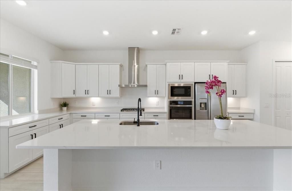 В аренду: $4,500 (2 спален, 2 ванн, 2061 Квадратных фут)