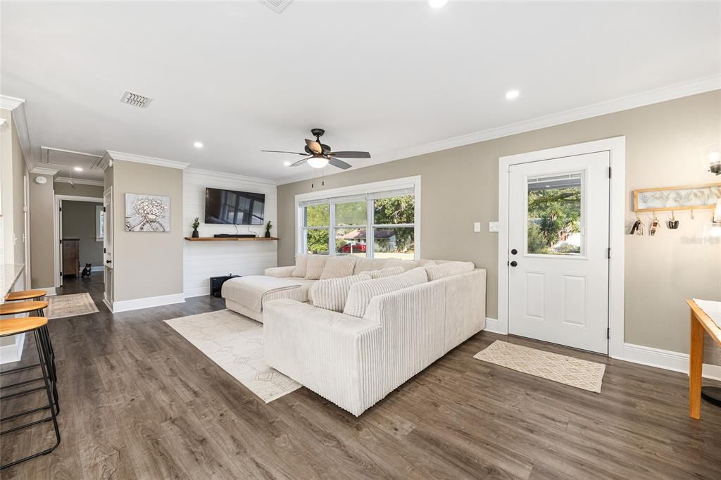 For Sale: $324,900 (4 beds, 2 baths, 1450 Square Feet)