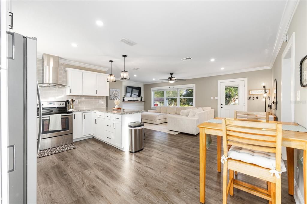 For Sale: $324,900 (4 beds, 2 baths, 1450 Square Feet)