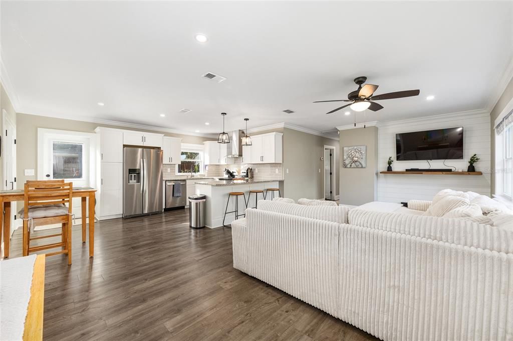 For Sale: $324,900 (4 beds, 2 baths, 1450 Square Feet)