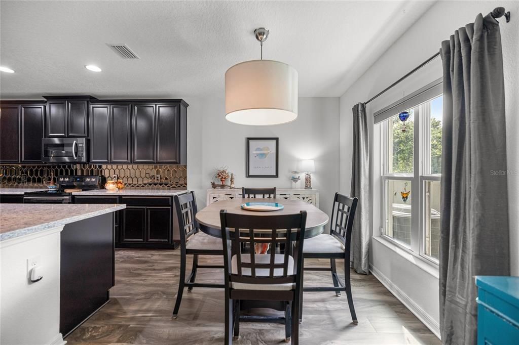 En Venta: $475,000 (4 camas, 2 baños, 2100 Pies cuadrados)