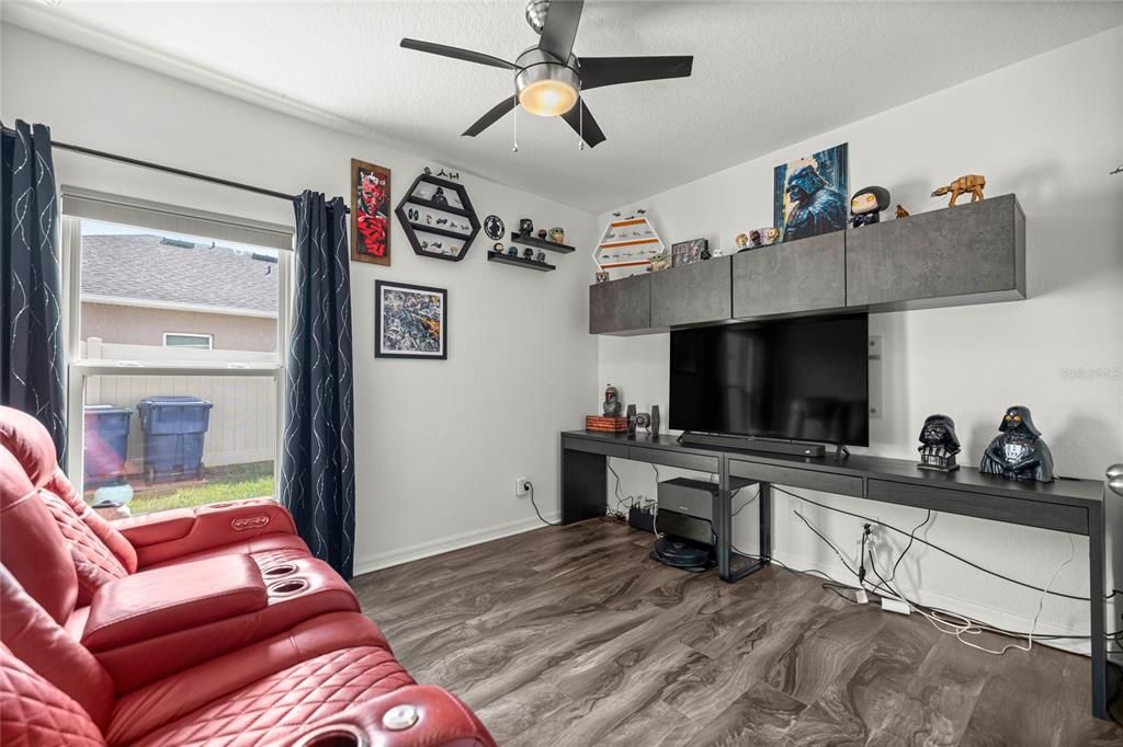 En Venta: $475,000 (4 camas, 2 baños, 2100 Pies cuadrados)