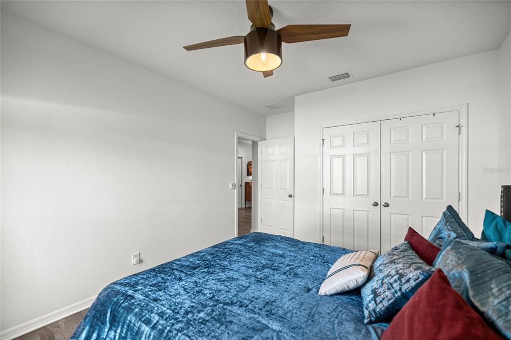 En Venta: $475,000 (4 camas, 2 baños, 2100 Pies cuadrados)