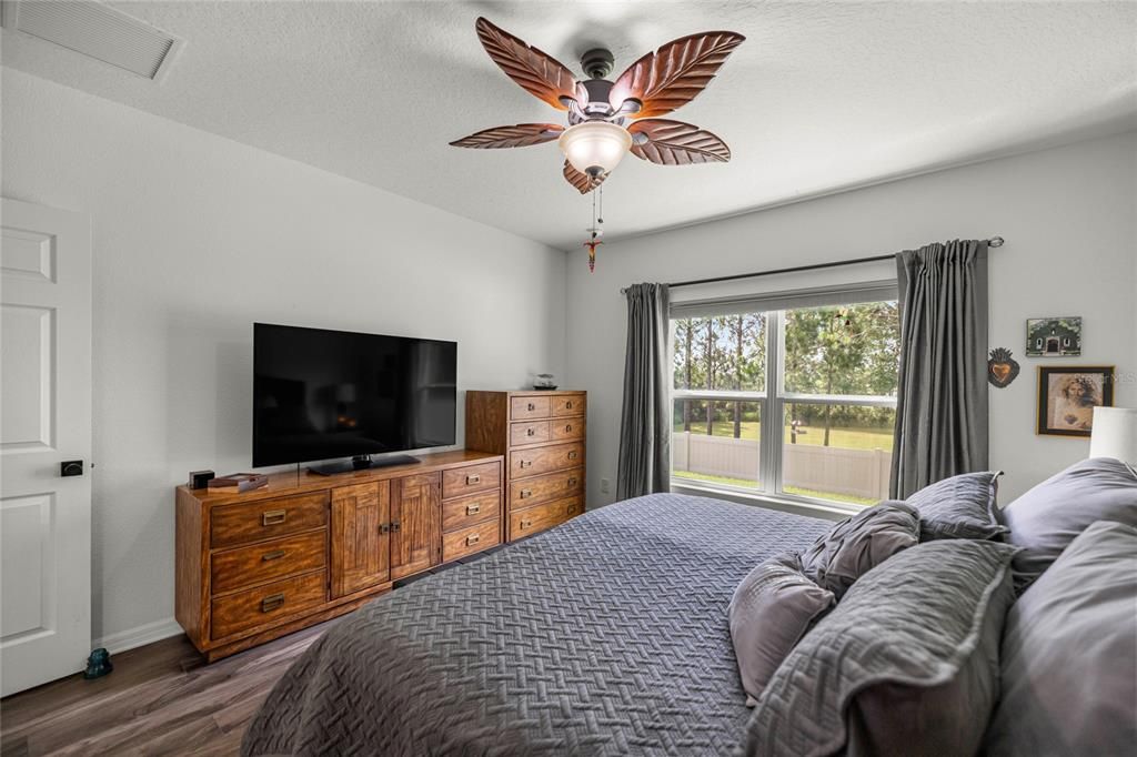 En Venta: $475,000 (4 camas, 2 baños, 2100 Pies cuadrados)