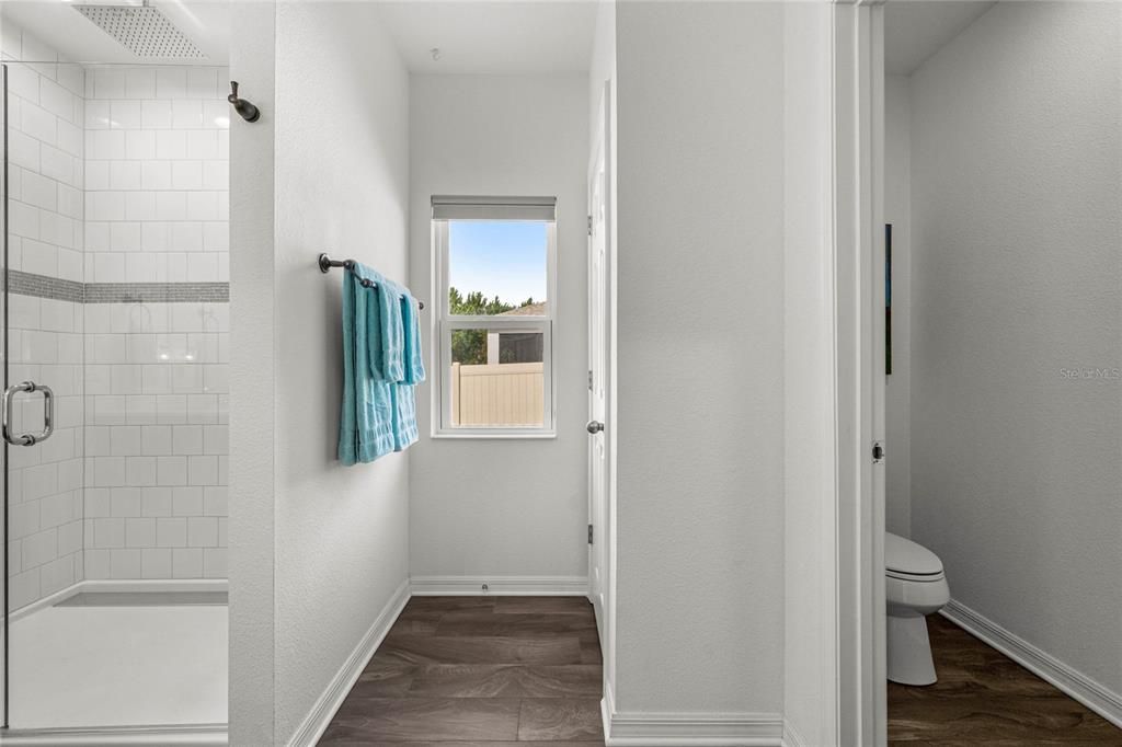 En Venta: $475,000 (4 camas, 2 baños, 2100 Pies cuadrados)