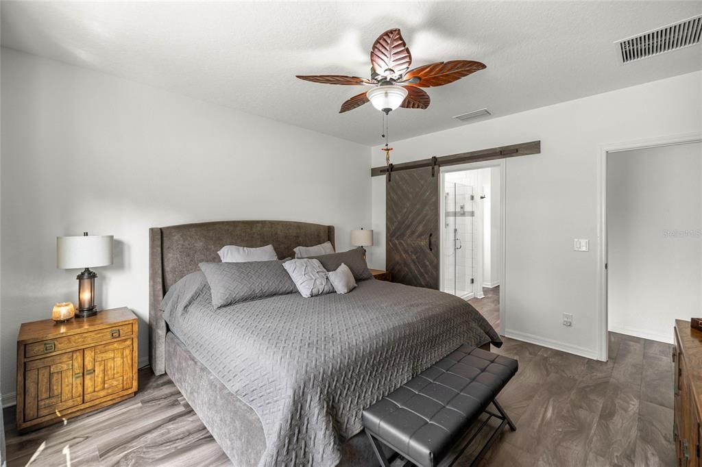 En Venta: $475,000 (4 camas, 2 baños, 2100 Pies cuadrados)