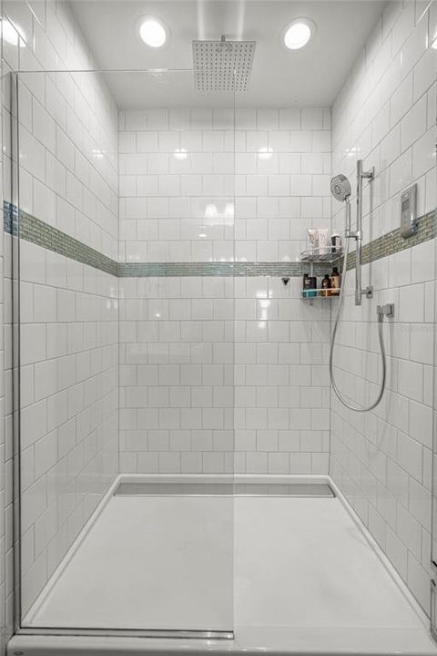 En Venta: $475,000 (4 camas, 2 baños, 2100 Pies cuadrados)