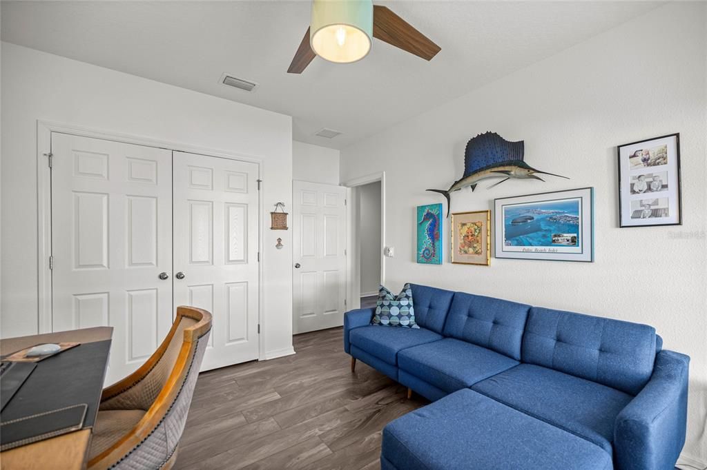 En Venta: $475,000 (4 camas, 2 baños, 2100 Pies cuadrados)