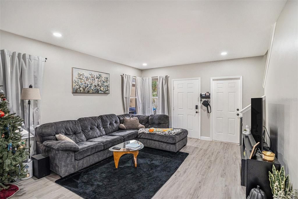 En Venta: $320,000 (4 camas, 2 baños, 1754 Pies cuadrados)