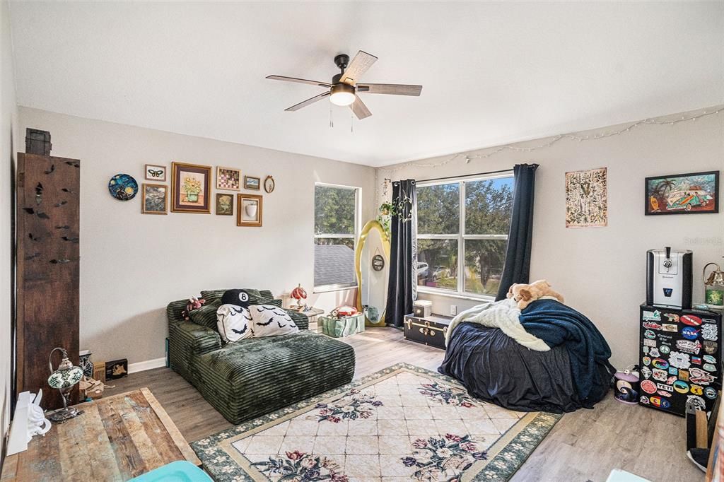 En Venta: $320,000 (4 camas, 2 baños, 1754 Pies cuadrados)