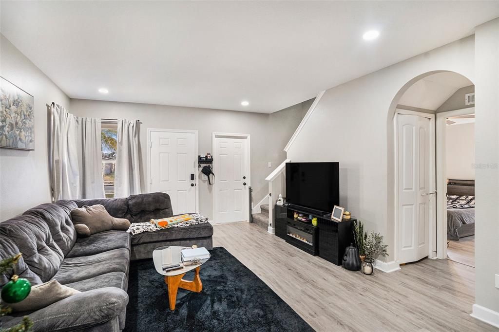 En Venta: $320,000 (4 camas, 2 baños, 1754 Pies cuadrados)