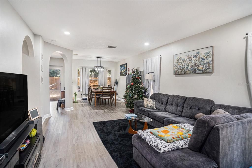 En Venta: $320,000 (4 camas, 2 baños, 1754 Pies cuadrados)