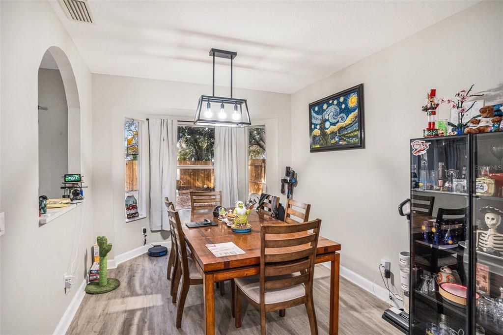 En Venta: $320,000 (4 camas, 2 baños, 1754 Pies cuadrados)