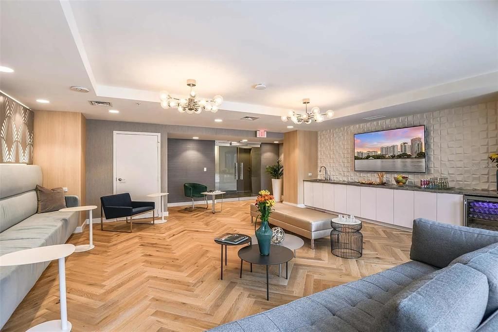 出租: $1,800 (1 贝兹, 1 浴室, 852 平方英尺)