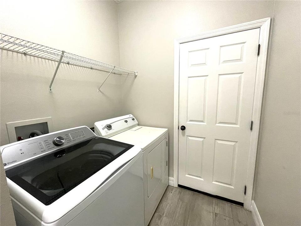 В аренду: $2,299 (4 спален, 2 ванн, 2328 Квадратных фут)