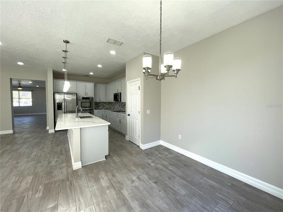 В аренду: $2,299 (4 спален, 2 ванн, 2328 Квадратных фут)