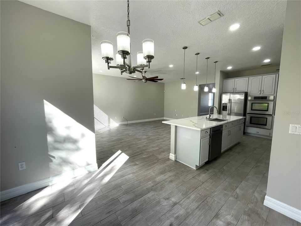 В аренду: $2,299 (4 спален, 2 ванн, 2328 Квадратных фут)