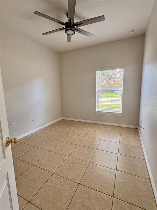 В аренду: $2,100 (4 спален, 2 ванн, 1725 Квадратных фут)