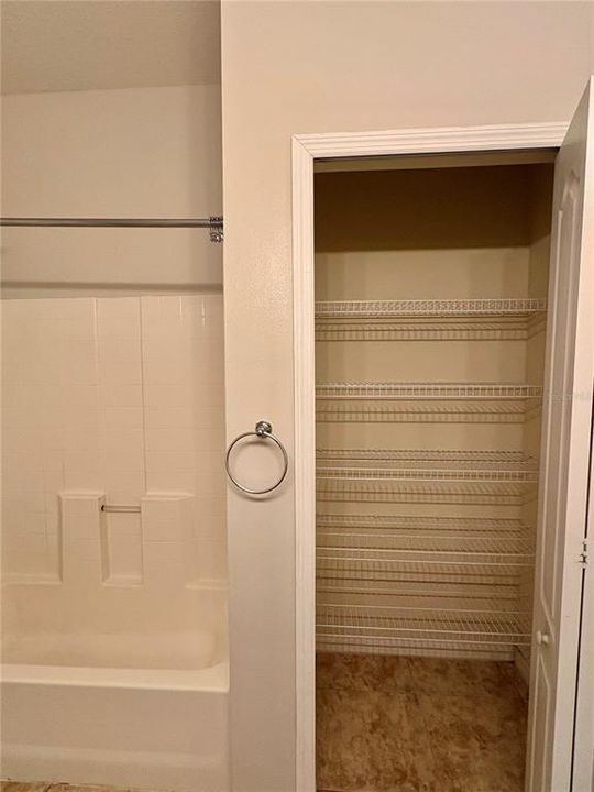 В аренду: $2,100 (4 спален, 2 ванн, 1725 Квадратных фут)