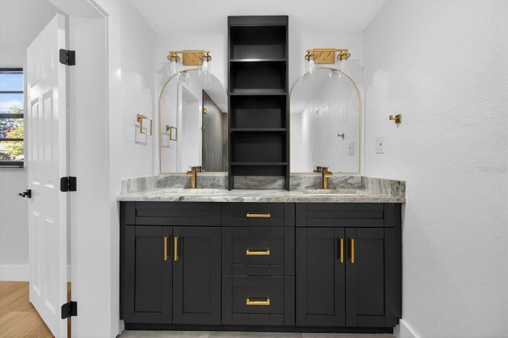 For Sale: $335,995 (5 beds, 2 baths, 1440 Square Feet)