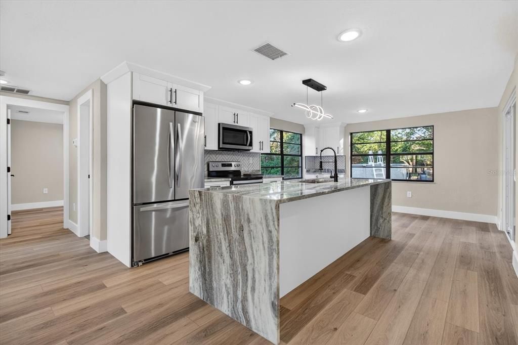 For Sale: $335,995 (5 beds, 2 baths, 1440 Square Feet)