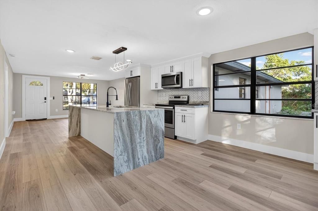 For Sale: $335,995 (5 beds, 2 baths, 1440 Square Feet)