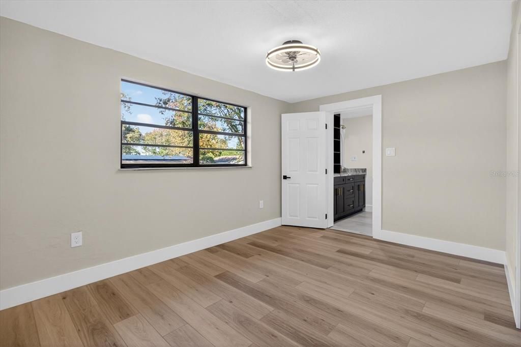 For Sale: $335,995 (5 beds, 2 baths, 1440 Square Feet)