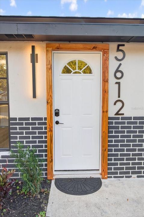 For Sale: $335,995 (5 beds, 2 baths, 1440 Square Feet)