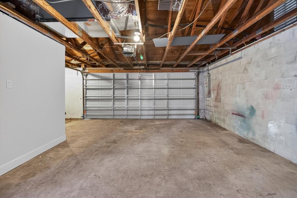 For Sale: $335,995 (5 beds, 2 baths, 1440 Square Feet)