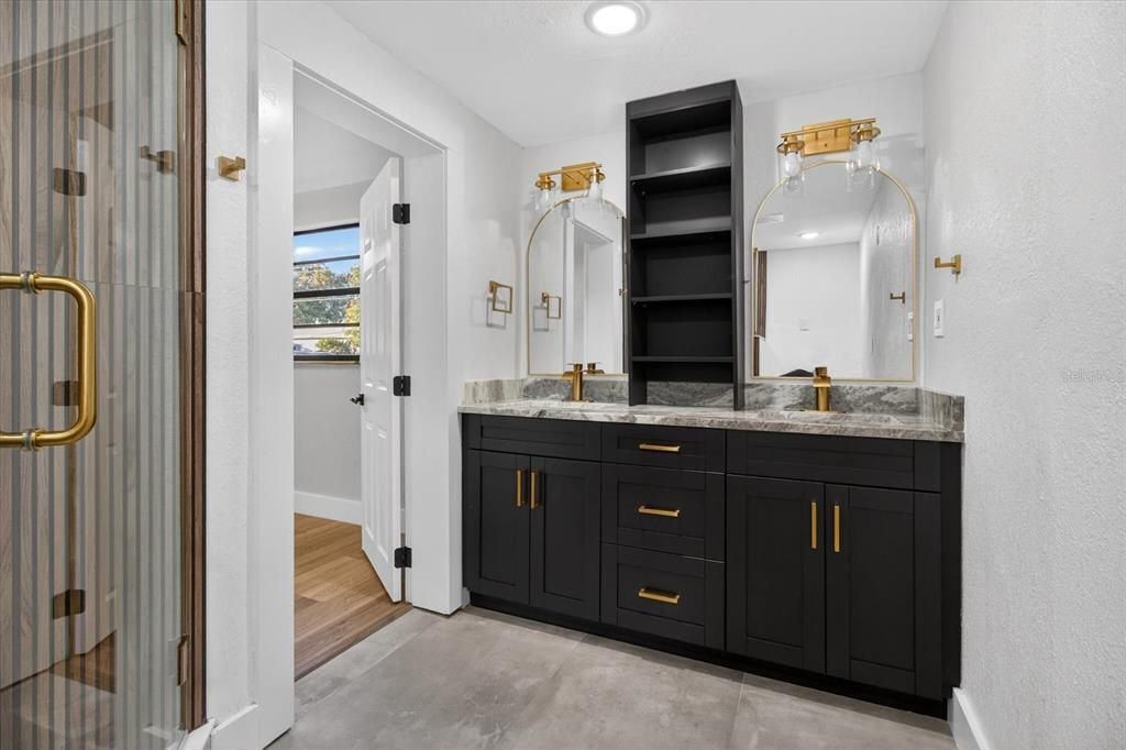 For Sale: $335,995 (5 beds, 2 baths, 1440 Square Feet)