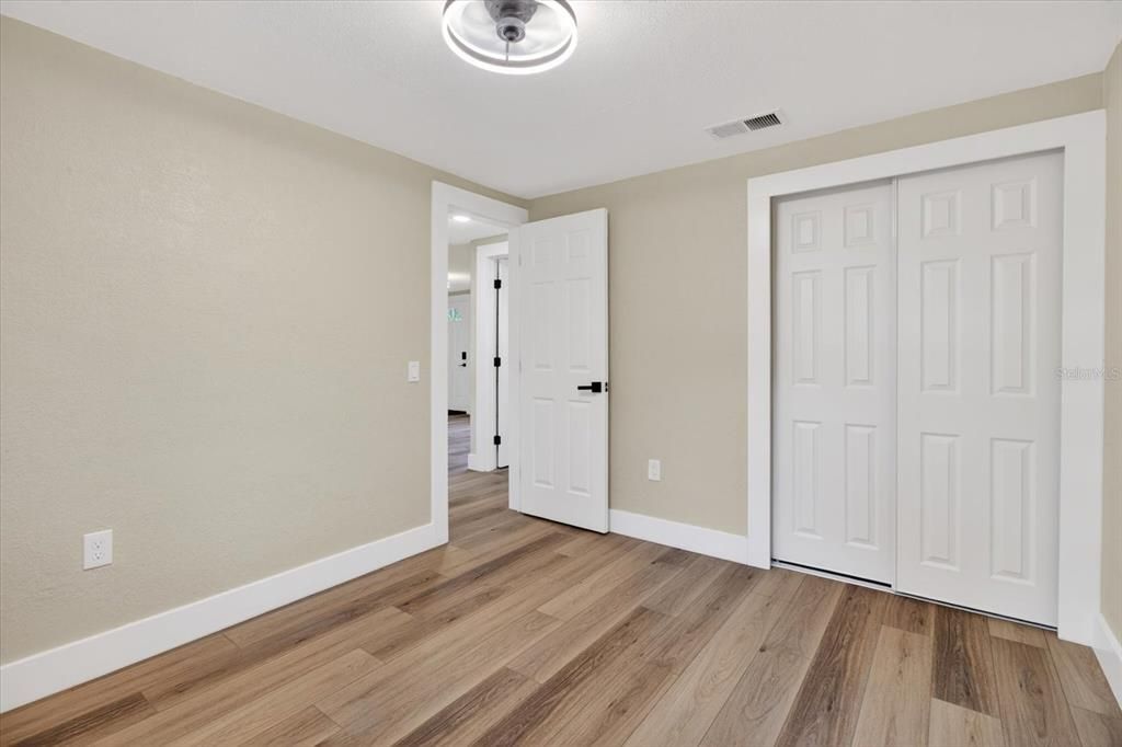 For Sale: $335,995 (5 beds, 2 baths, 1440 Square Feet)