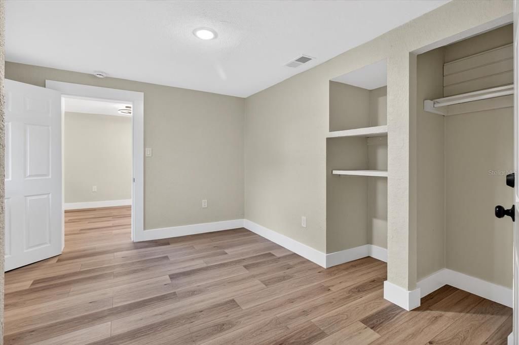 For Sale: $335,995 (5 beds, 2 baths, 1440 Square Feet)