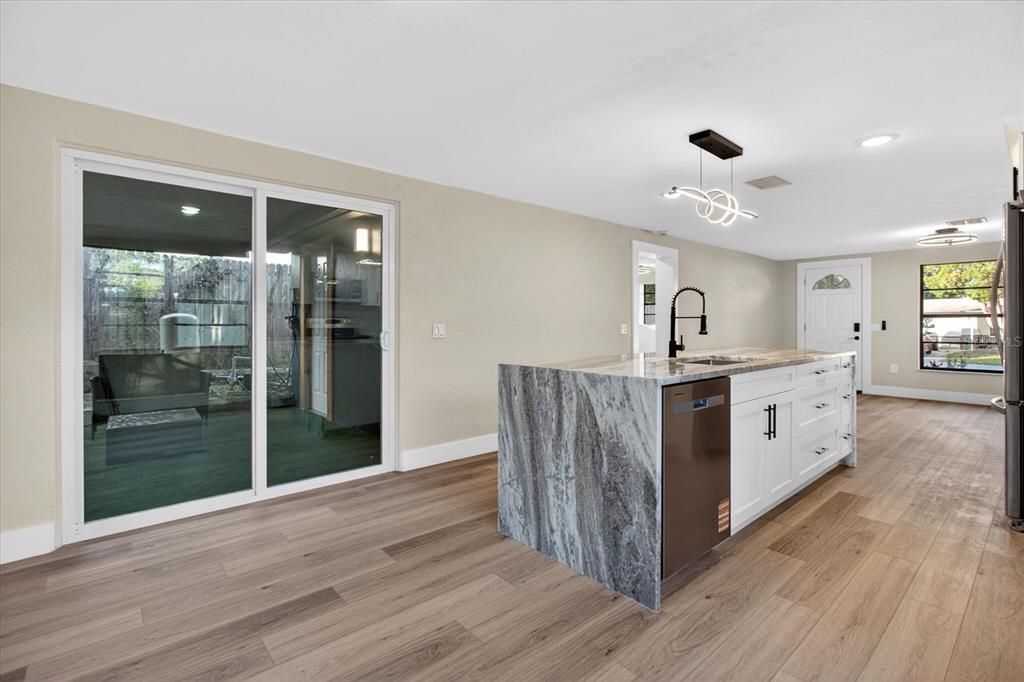 For Sale: $335,995 (5 beds, 2 baths, 1440 Square Feet)