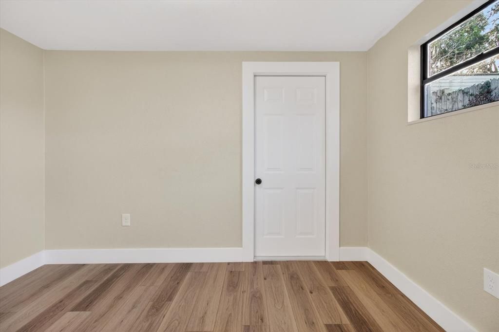 For Sale: $335,995 (5 beds, 2 baths, 1440 Square Feet)