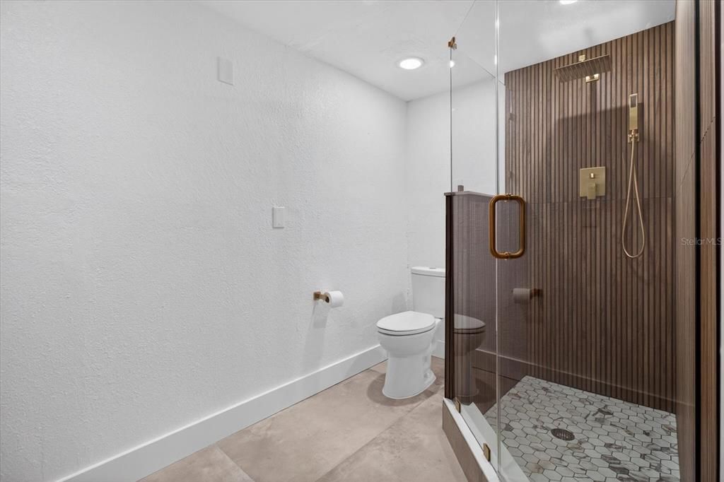 For Sale: $335,995 (5 beds, 2 baths, 1440 Square Feet)