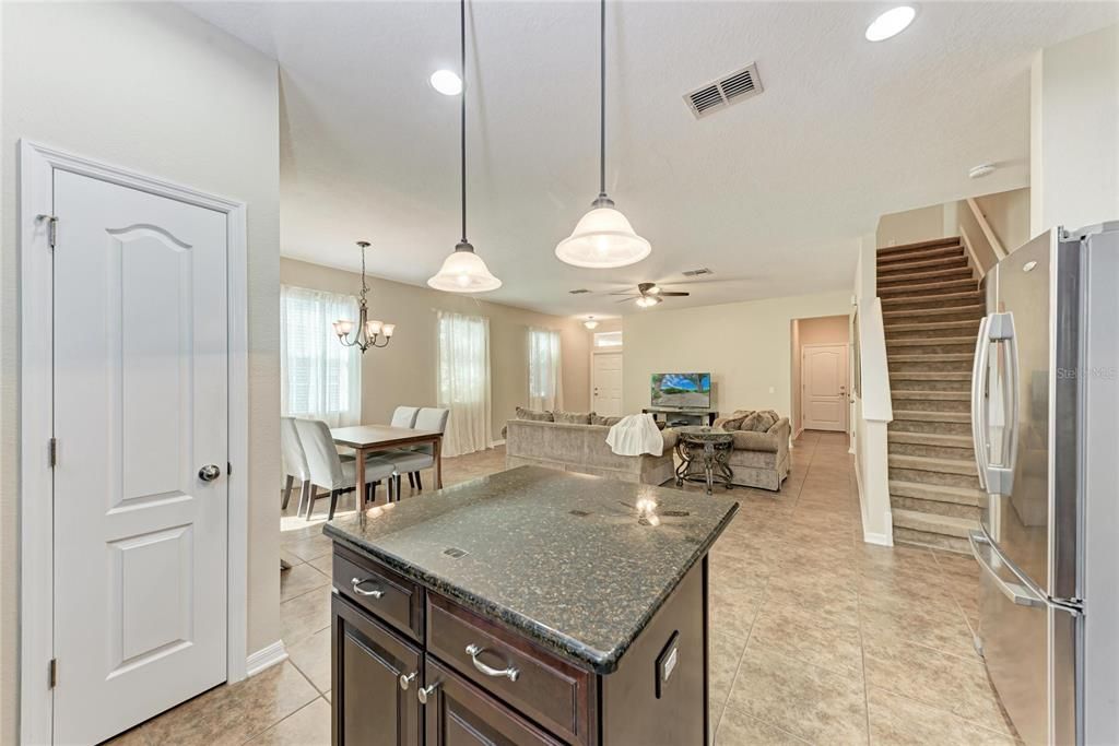 待售: $480,000 (3 贝兹, 2 浴室, 2230 平方英尺)