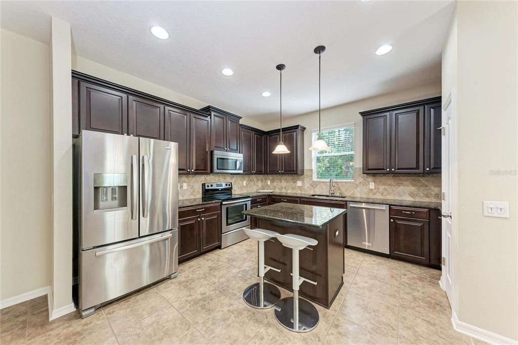 待售: $480,000 (3 贝兹, 2 浴室, 2230 平方英尺)